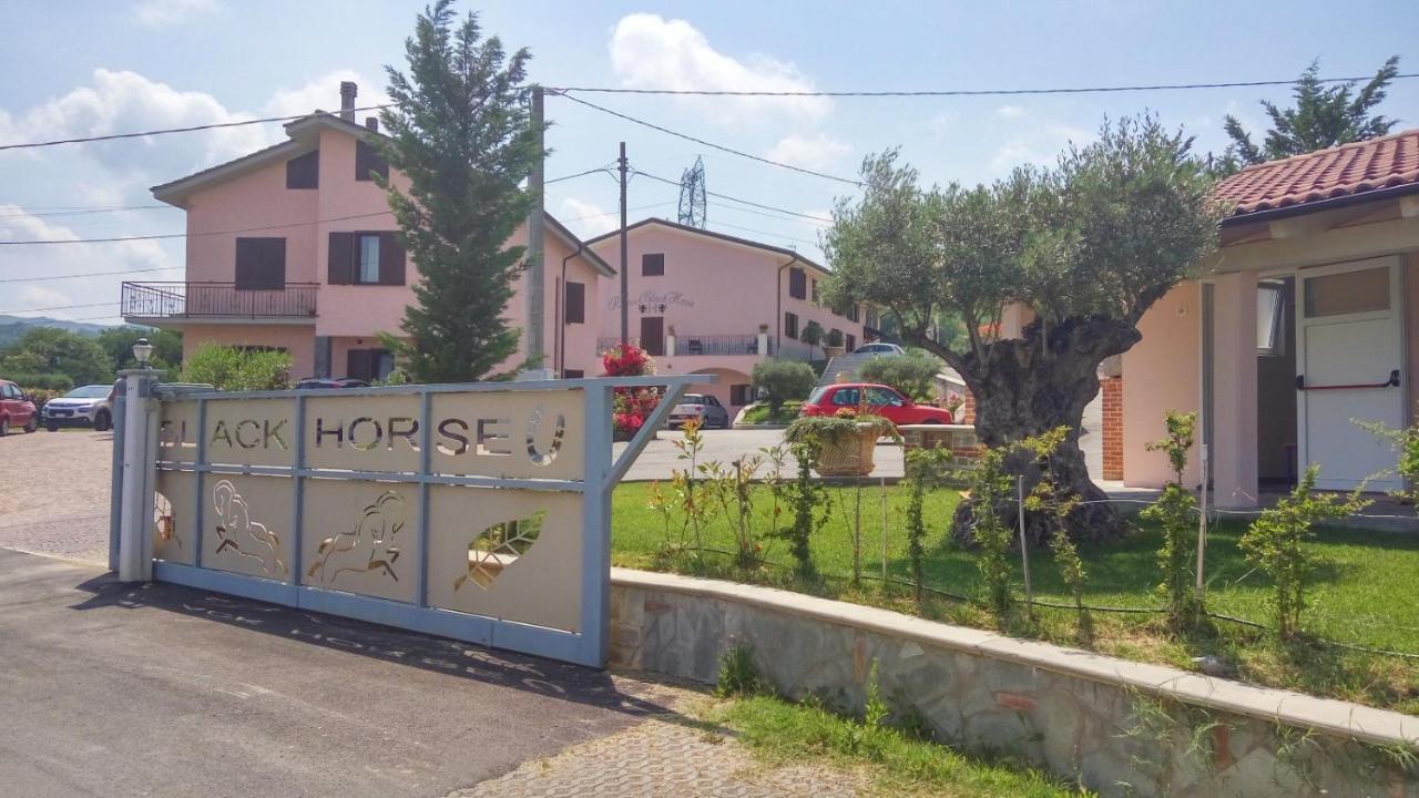 Relais Black Horse Millesimo المظهر الخارجي الصورة