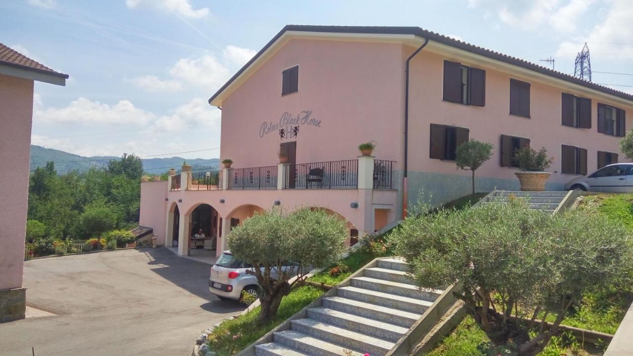 Relais Black Horse Millesimo المظهر الخارجي الصورة