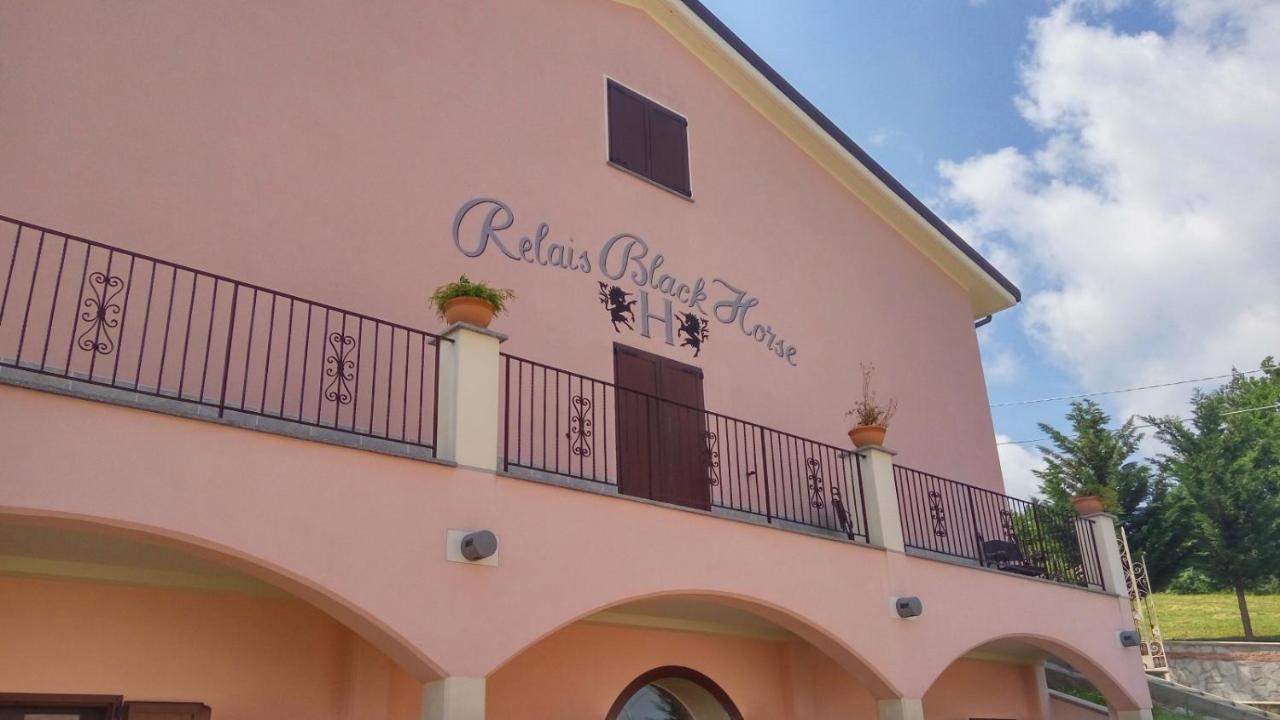 Relais Black Horse Millesimo المظهر الخارجي الصورة