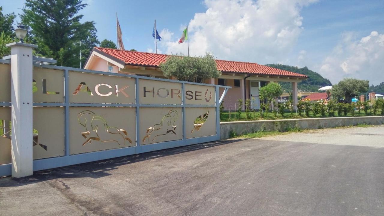 Relais Black Horse Millesimo المظهر الخارجي الصورة