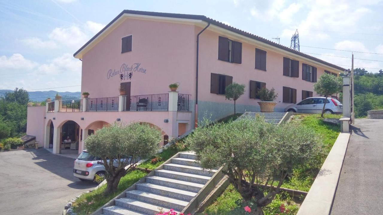 Relais Black Horse Millesimo المظهر الخارجي الصورة