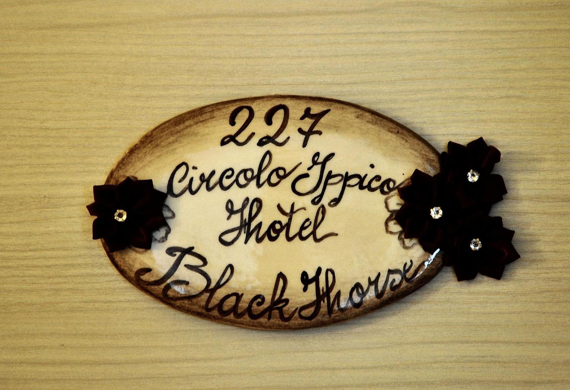 Relais Black Horse Millesimo الغرفة الصورة